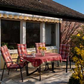 Charmantes Einfamilienhaus mit großem Garten und Ausbaupotenzial in Deizisau-Esslingen - Terrasse in Deizisau