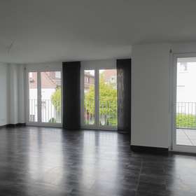 Helle, familienfreundliche Wohnung mit zwei TG-Stellplätzen in ruhiger Lage von Böblingen-Dagersheim - Wohnzimmer