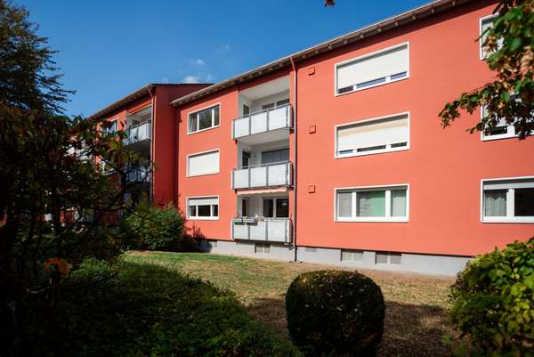 Außenansicht: „Ihr neues Familienglück in Böblingen: Frisch sanierte 4-Zimmer-Oase in ruhiger und citynaher Lage“ in Böblingen, 4 Zimmer, 98 m²