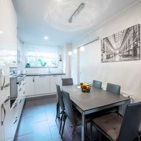 Attraktive 4-Zimmerwohnung mit großem Balkon und Garten in einer bevorzugten Lage von Holzgerlingen - Wohn-Essküche