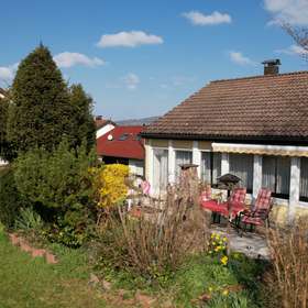 Charmantes Einfamilienhaus mit großem Garten und Ausbaupotenzial in Deizisau-Esslingen - Blick vom Garten