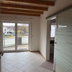 Die ideale Wohnung für das Paar: Lichtdurchflutete 3,5 Zimmerwohnung in ruhiger Lage von Darmsheim - Blick zum Balkon