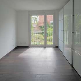 Helle, familienfreundliche Wohnung mit zwei TG-Stellplätzen in ruhiger Lage von Böblingen-Dagersheim - Schlafzimmer