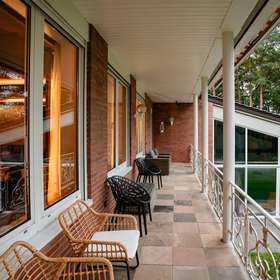 Luxuriöses Refugium: Einzigartige Villa auf 750qm mit indoor Pool in bevorzugter Lage von Ramstein - Balkon