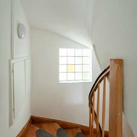 6-Zimmer-Wohnung · Gechingen · 161 m² · 1.690 € Miete mieten - Treppenaufgang