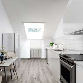 Helle, 2-Zimmer-Dachgeschoßwohnung mit Balkon in einer ruhigen Lage von LE-Oberaichen - Bild 4