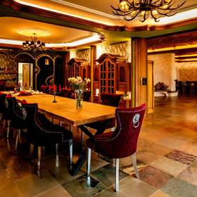 Luxuriöses Refugium: Einzigartige Villa auf 750qm mit indoor Pool in bevorzugter Lage von Ramstein - Esszimmer