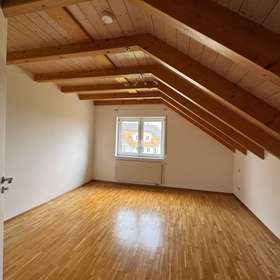 Die ideale Wohnung für das Paar: Lichtdurchflutete 3,5 Zimmerwohnung in ruhiger Lage von Darmsheim - Schlafzimmer