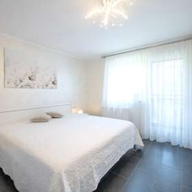 Attraktive 4-Zimmerwohnung mit großem Balkon und Garten in einer bevorzugten Lage von Holzgerlingen - Schlafzimmer