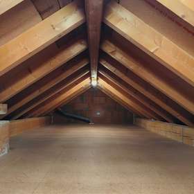 Die ideale Wohnung für das Paar: Lichtdurchflutete 3,5 Zimmerwohnung in ruhiger Lage von Darmsheim - Dachboden