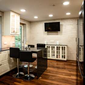 Luxuriöses Refugium: Einzigartige Villa auf 750qm mit indoor Pool in bevorzugter Lage von Ramstein - Vorbereitungsküche