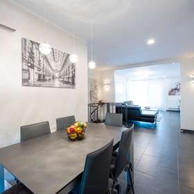 Attraktive 4-Zimmerwohnung mit großem Balkon und Garten in einer bevorzugten Lage von Holzgerlingen - Essbereich