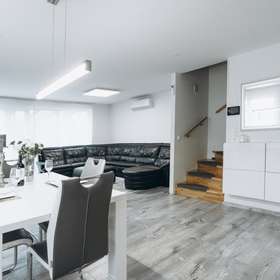 Ein Zuhause zum Ankommen und wohlfühlen – modernes Reiheneckhaus in Sindelfingen - Darmsheim - Wohnbereich