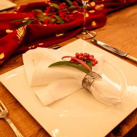 Luxuriöses Refugium: Einzigartige Villa auf 750qm mit indoor Pool in bevorzugter Lage von Ramstein - Angerichtet