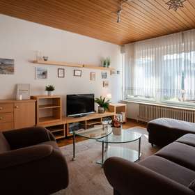 Charmantes Einfamilienhaus mit großem Garten und Ausbaupotenzial in Deizisau-Esslingen - Wohnzimmer