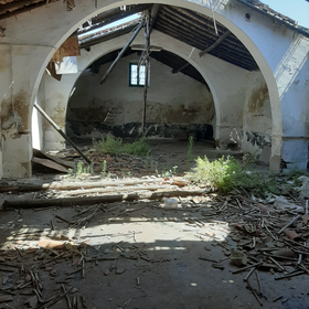 Sie suchen das Besondere? Serpa Altstadt: Grundstück mit projektiertem und genehmigten Bauvorhaben - Ist-Zustand