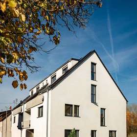 Ideal für die kleine Familie - Helle und großzügige Drei-Zimmerwohnung mit Terrasse - Das Haus