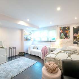 Attraktive 4-Zimmerwohnung mit großem Balkon und Garten in einer bevorzugten Lage von Holzgerlingen - Schlafzimmer im UG