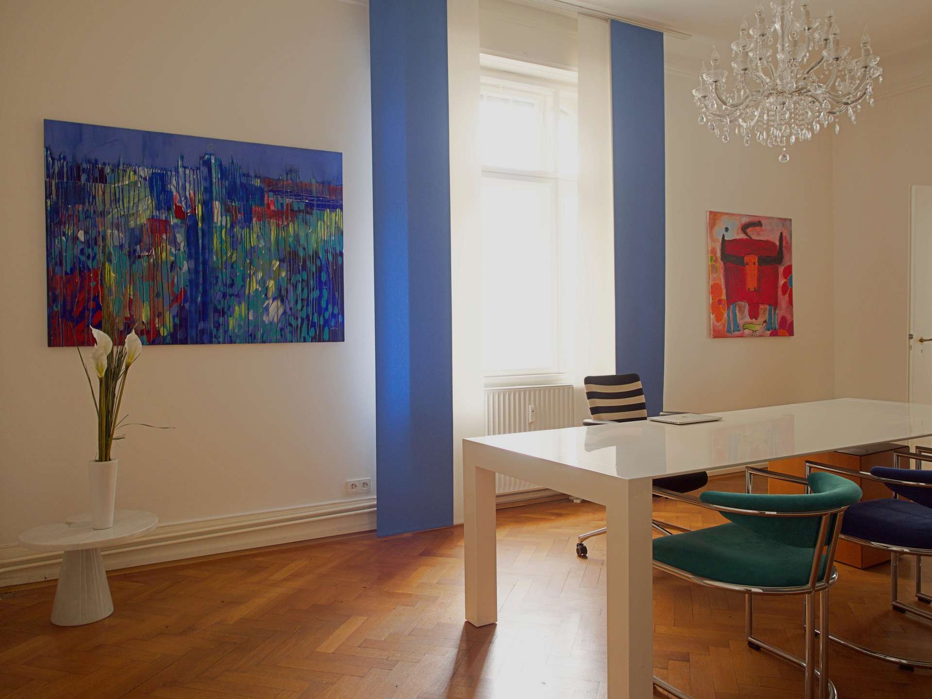 Hauptansicht: Lichtdurchflutetes Büro im beliebten Stuttgart-Westen in Stuttgart, 1 Zimmer