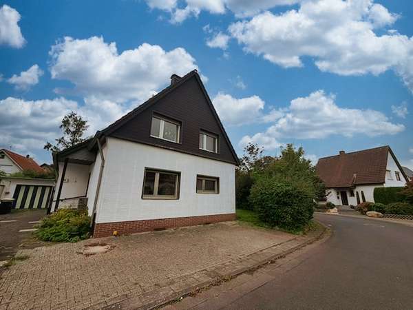 freistehendes Einfamilienhaus mit Doppelgarage – Einfamilienhaus in Bergheim