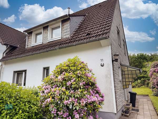 Ronsdorf: Raumwunder mit 5 Zimmern, Vollkeller und Ausbaureserve – Einfamilienhaus in Wuppertal