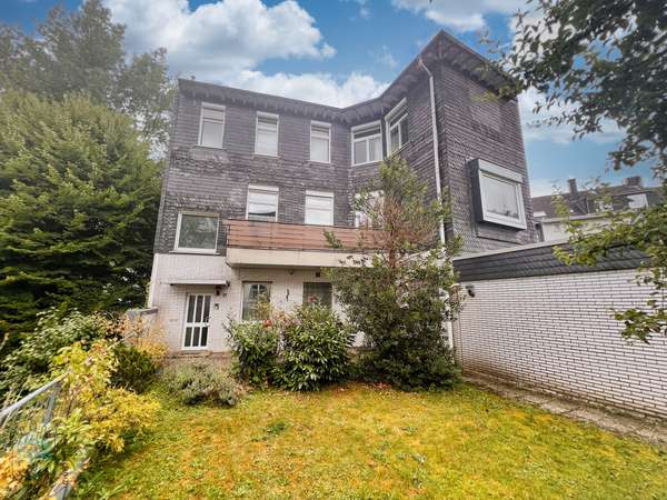 freistehendes Einfamilienhaus mit sechs Garagen – Einfamilienhaus in Wuppertal