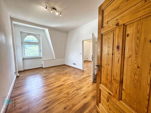 Modernisierte 3,5-Zimmer-Wohnung mit Dachterrasse und großzügigem Spitzboden – Dachgeschosswohnung in Wuppertal