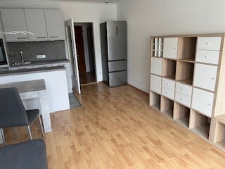 Möblierte Balkonwohnung direkt an der U3-Haltestelle - Photo 2