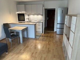 Möblierte Balkonwohnung direkt an der U3-Haltestelle - Photo 3