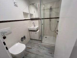 Möblierte Balkonwohnung direkt an der U3-Haltestelle - Photo 4