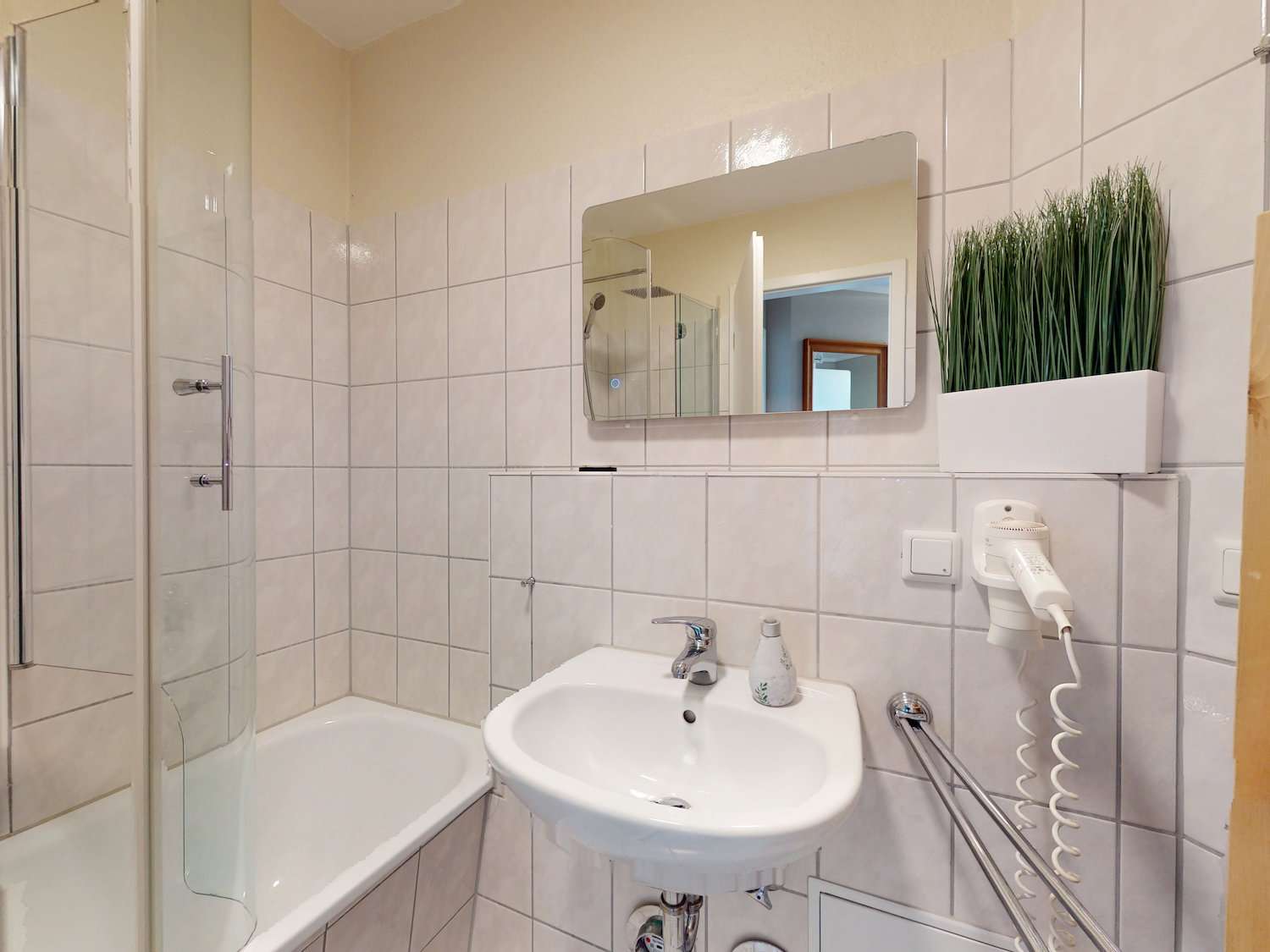 Badezimmer mit Badewanne