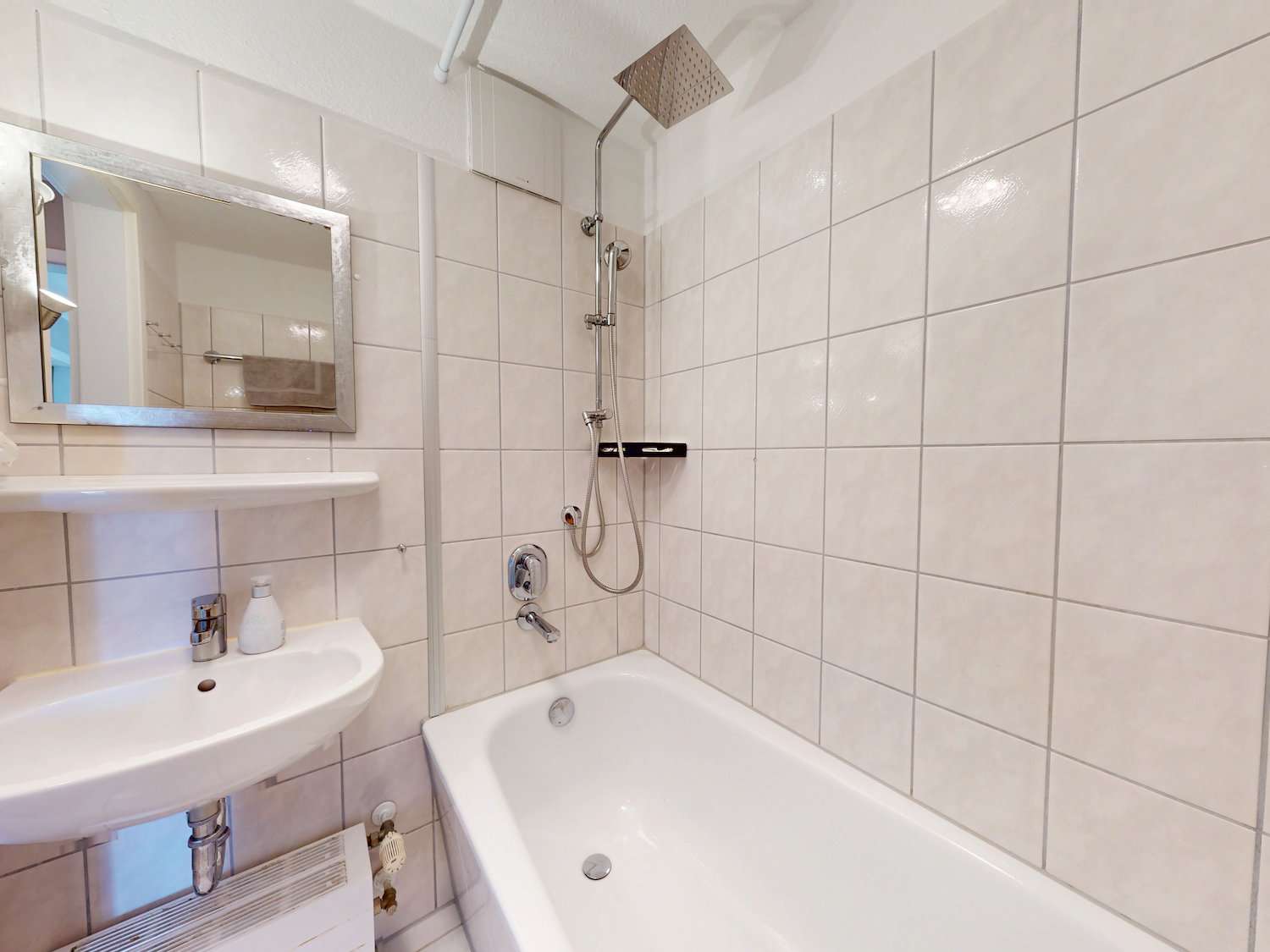Badezimmer mit Wanne