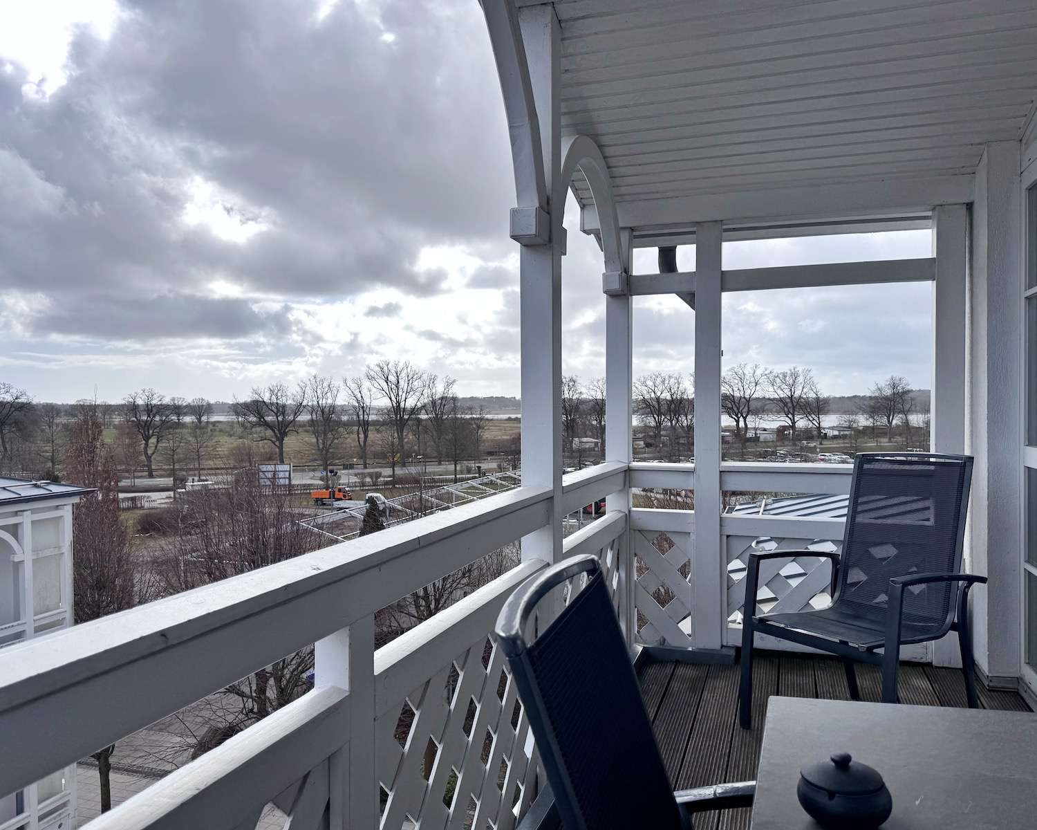 überdachter Balkon