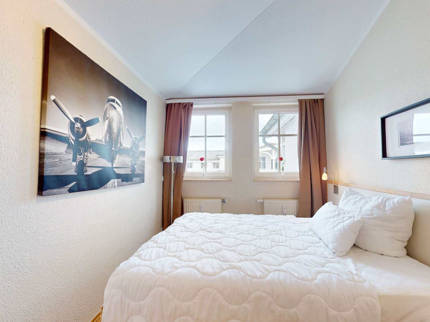 Schlafzimmer 1