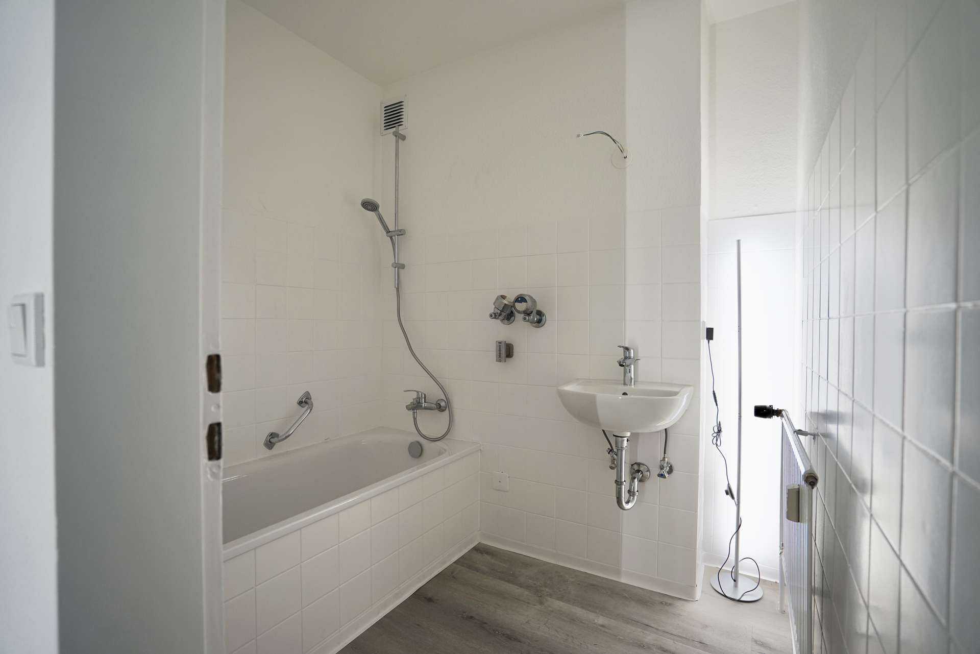 Bad mit Wanne 