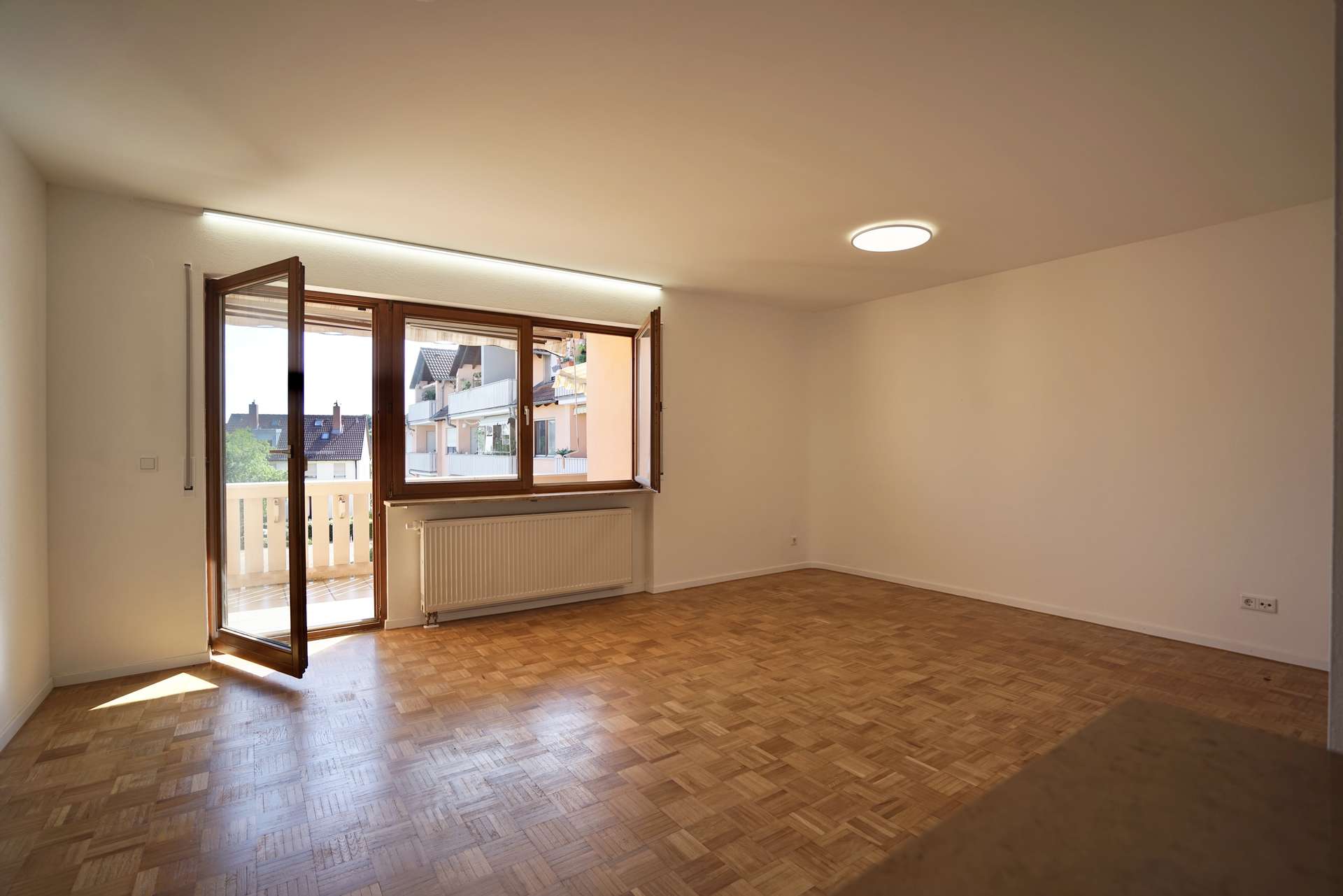 - gemütlich - mit Zugang zum Balkon