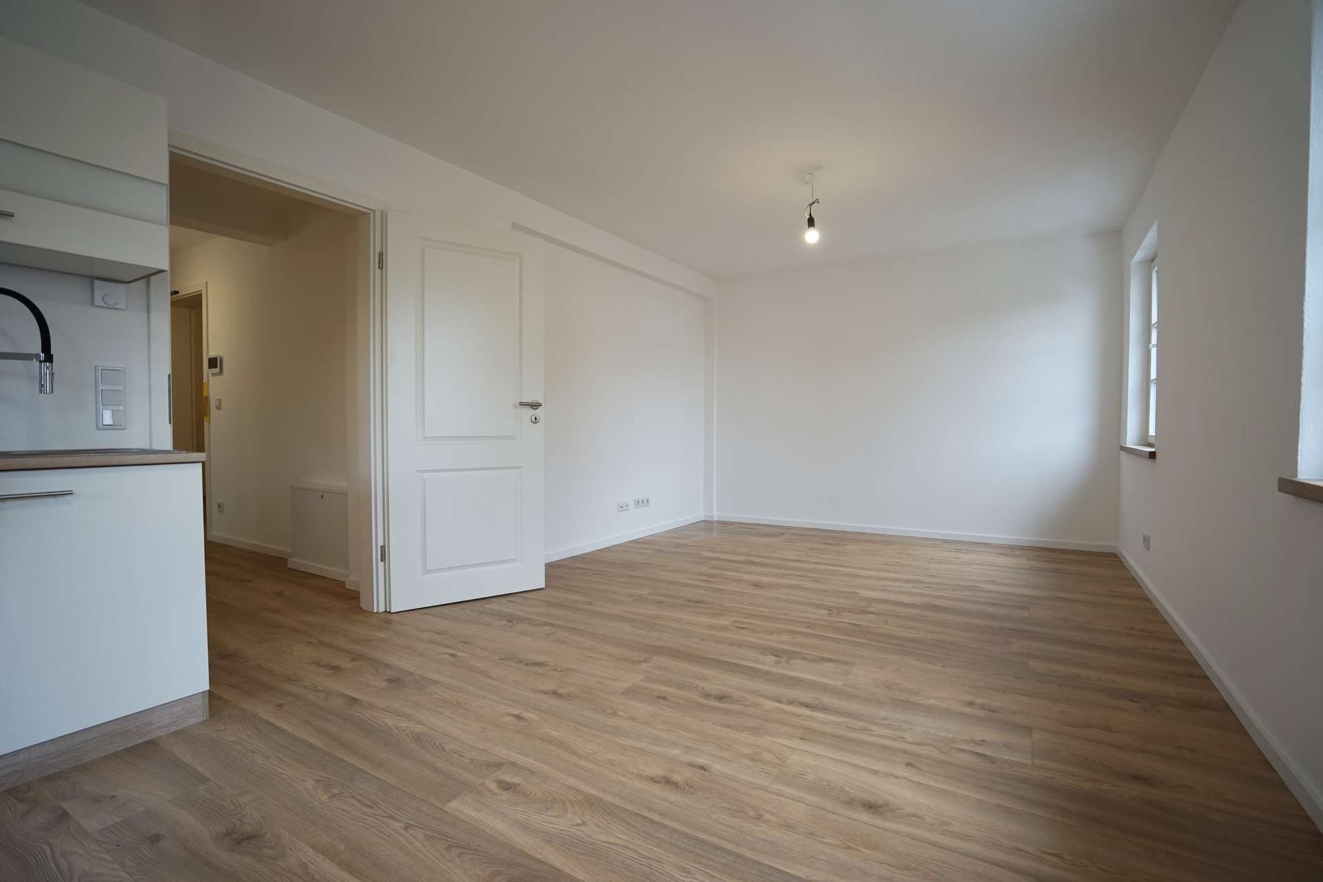 heller gemütlicher Wohnbereich 