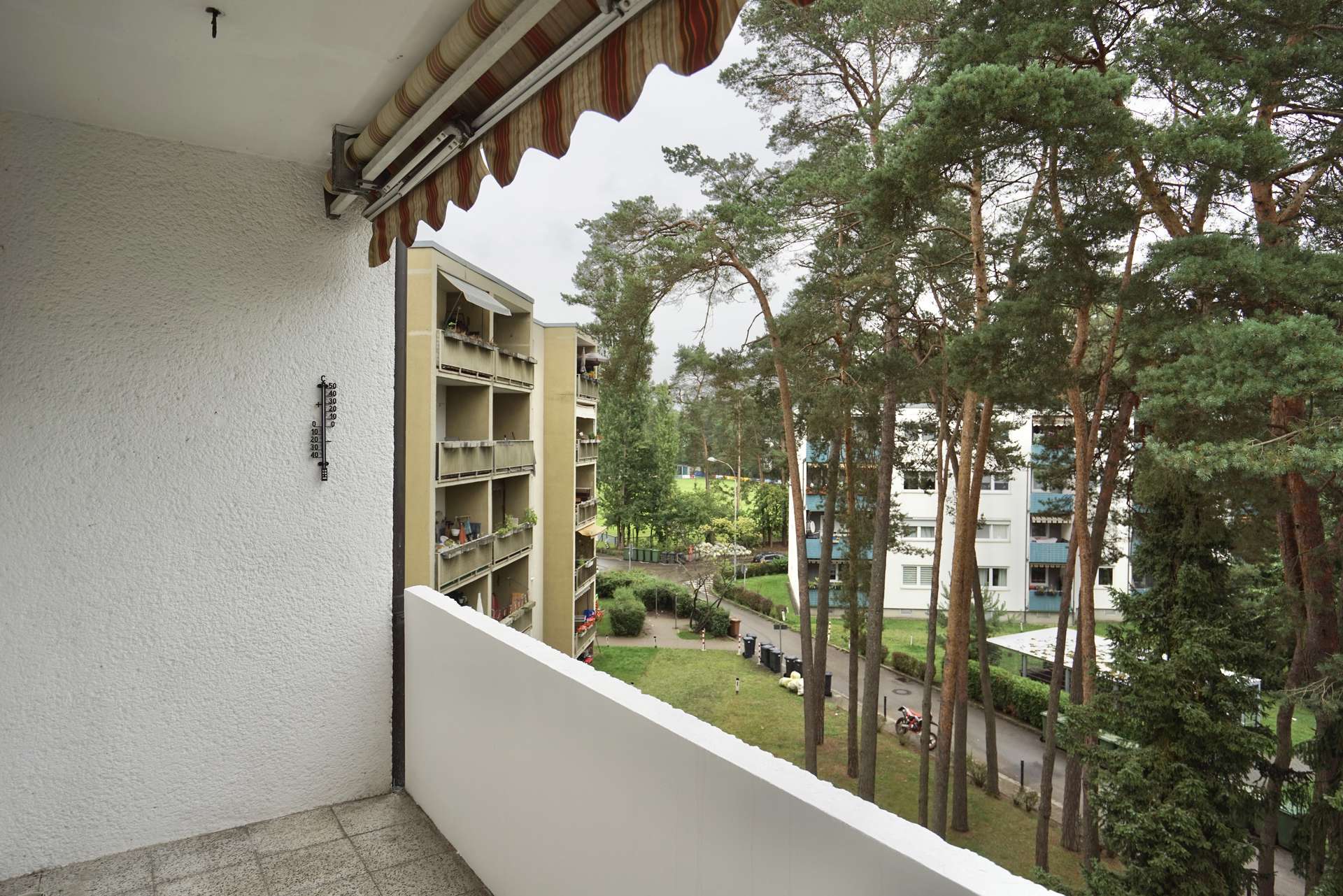 Loggia mit Markise zur Nutzung bei Wind & Wetter