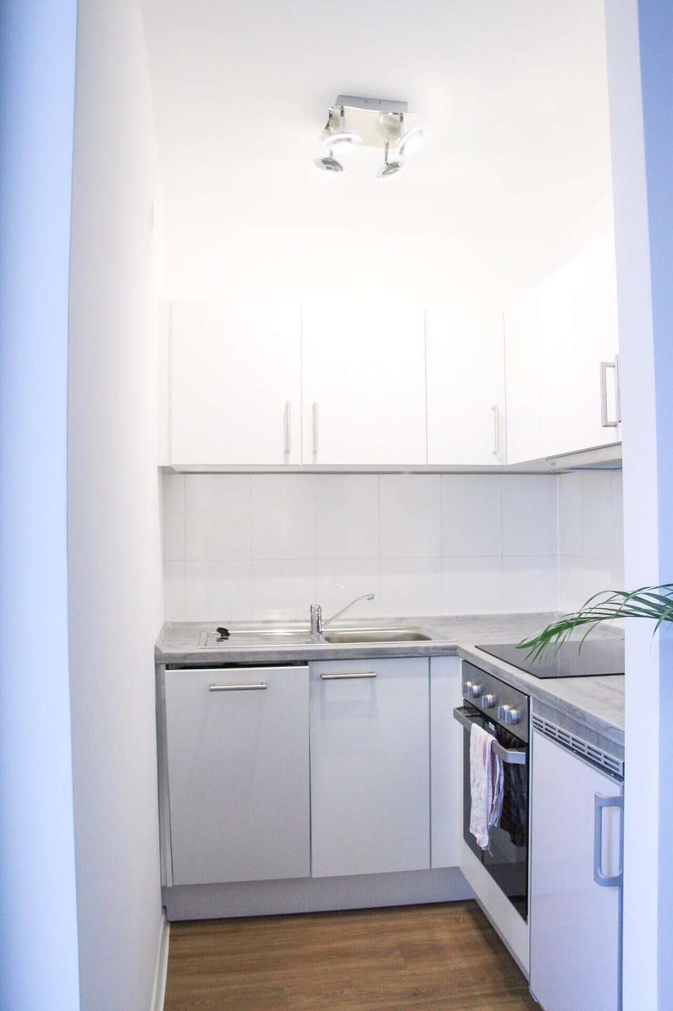 ... mit Kochzeile und Geräten 