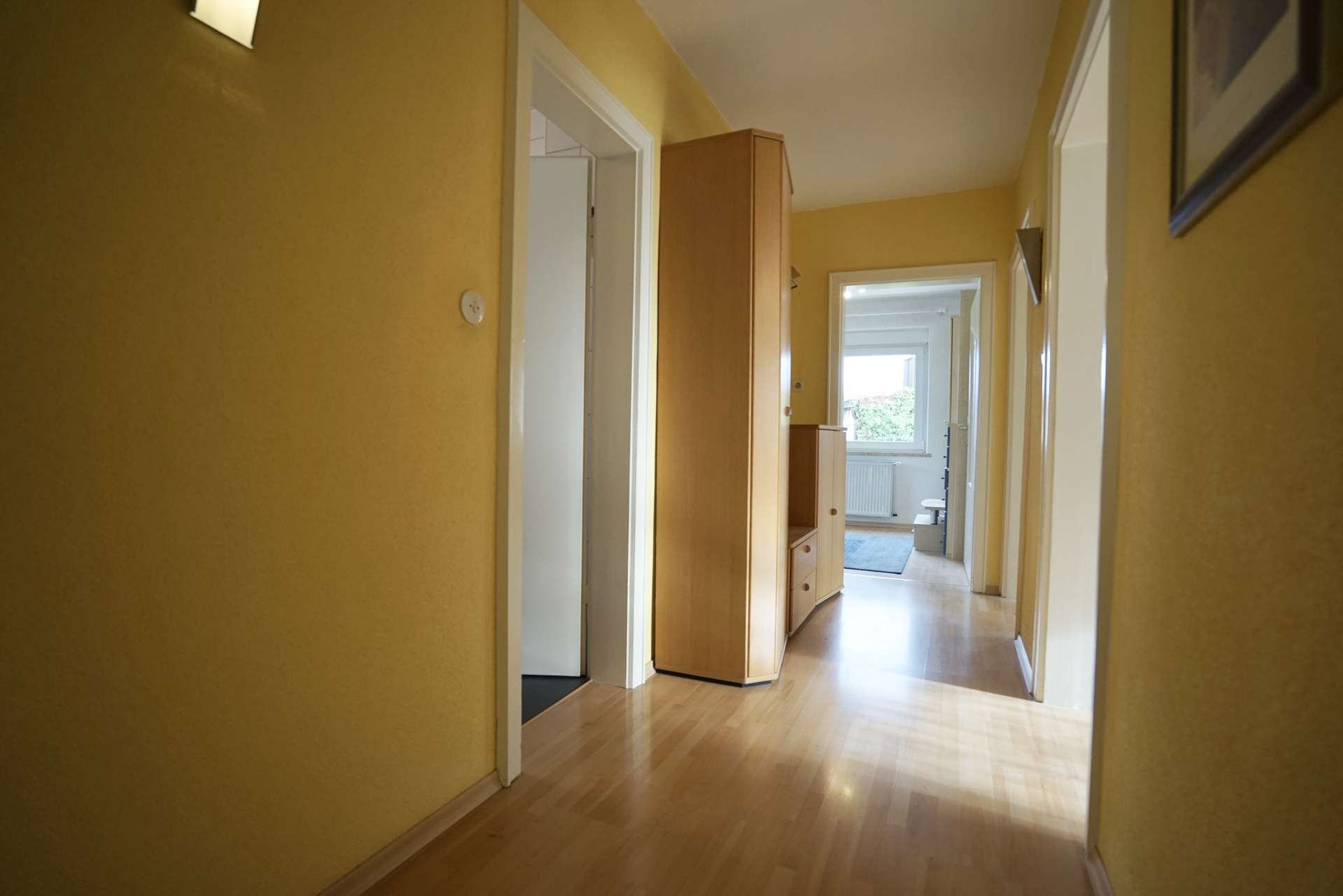 Flur, der alle Zimmer verbindet 