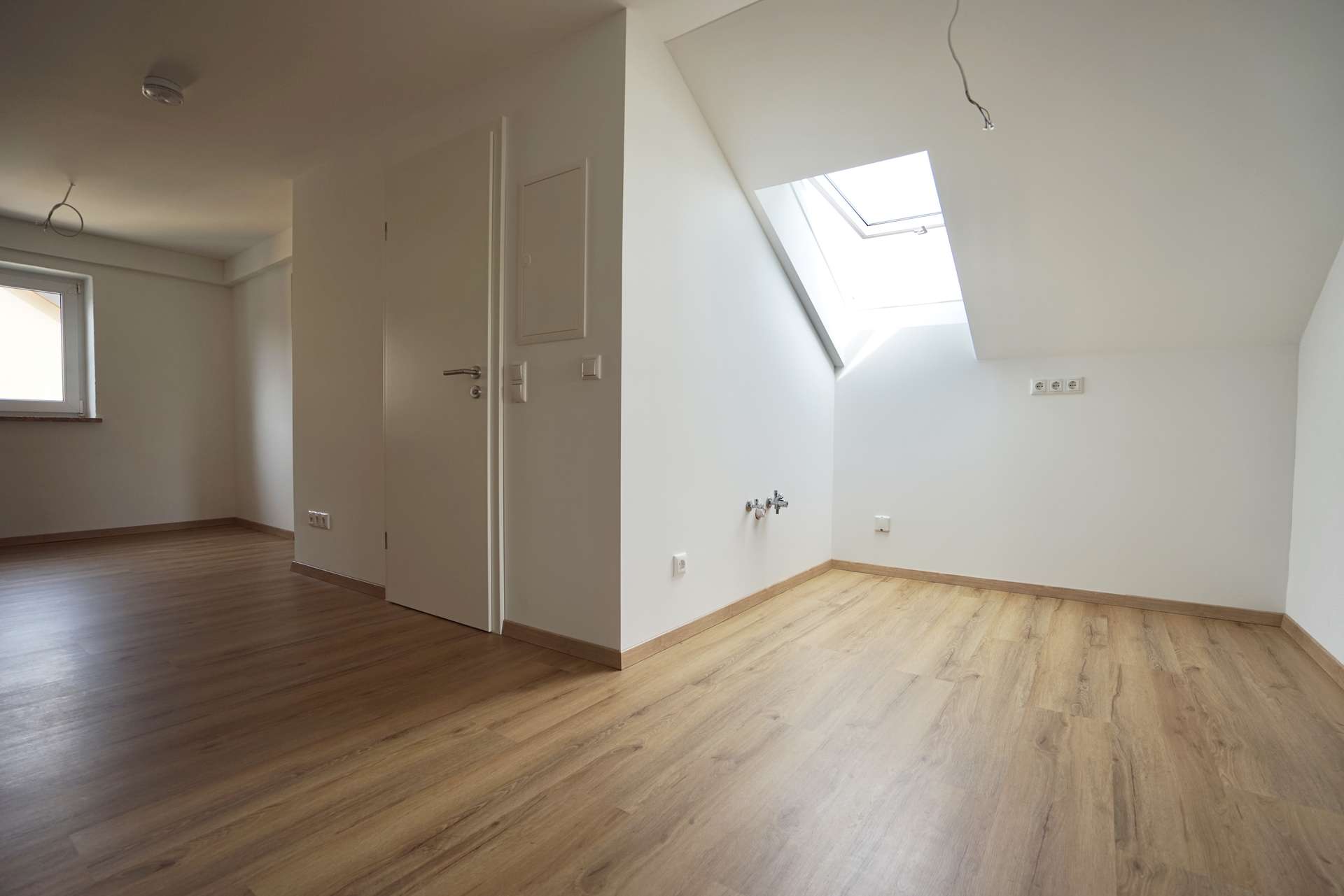 2 Zimmer - frisch saniert und fertig ausgebaut