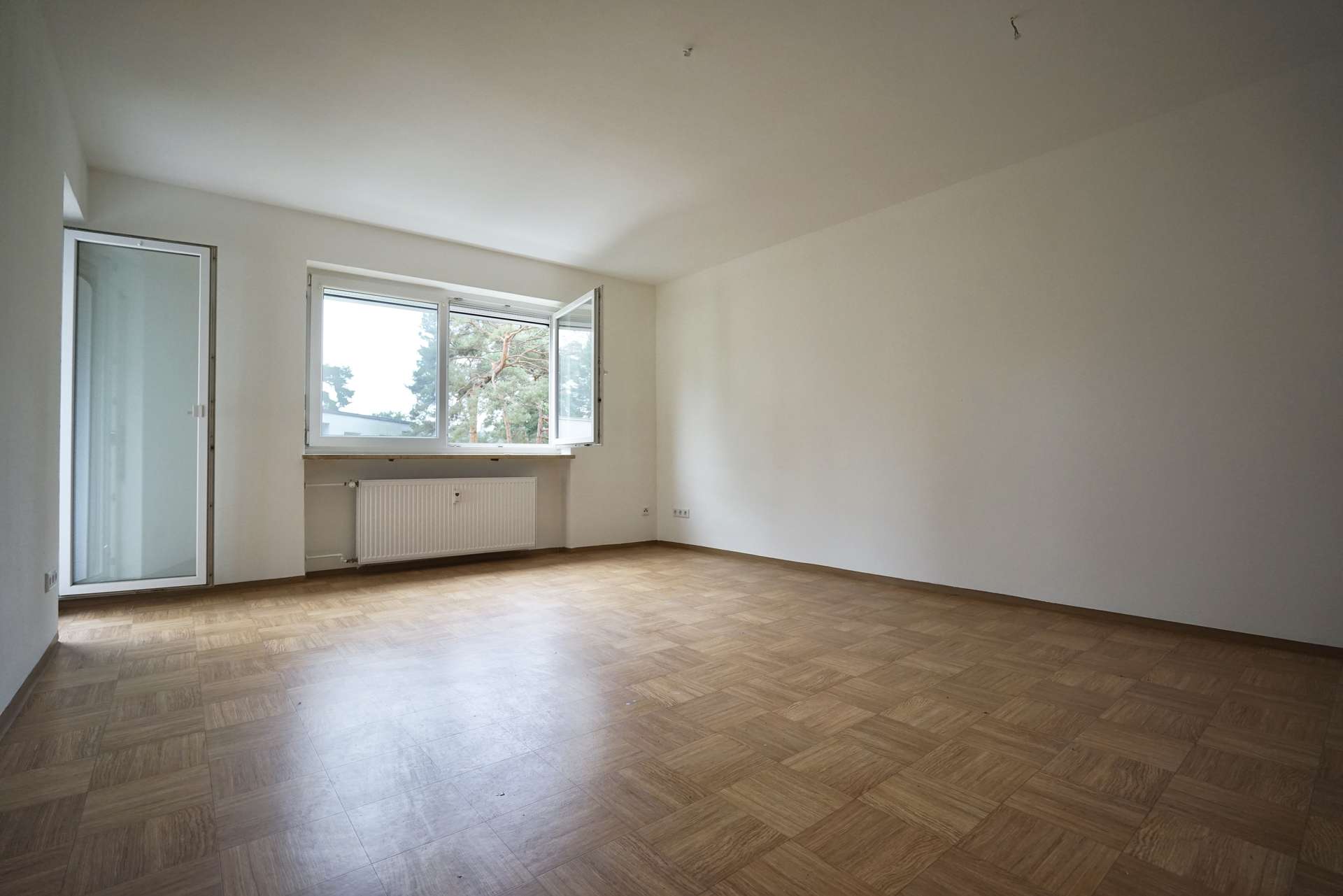 helles Wohnen mit Zugang zur Loggia 