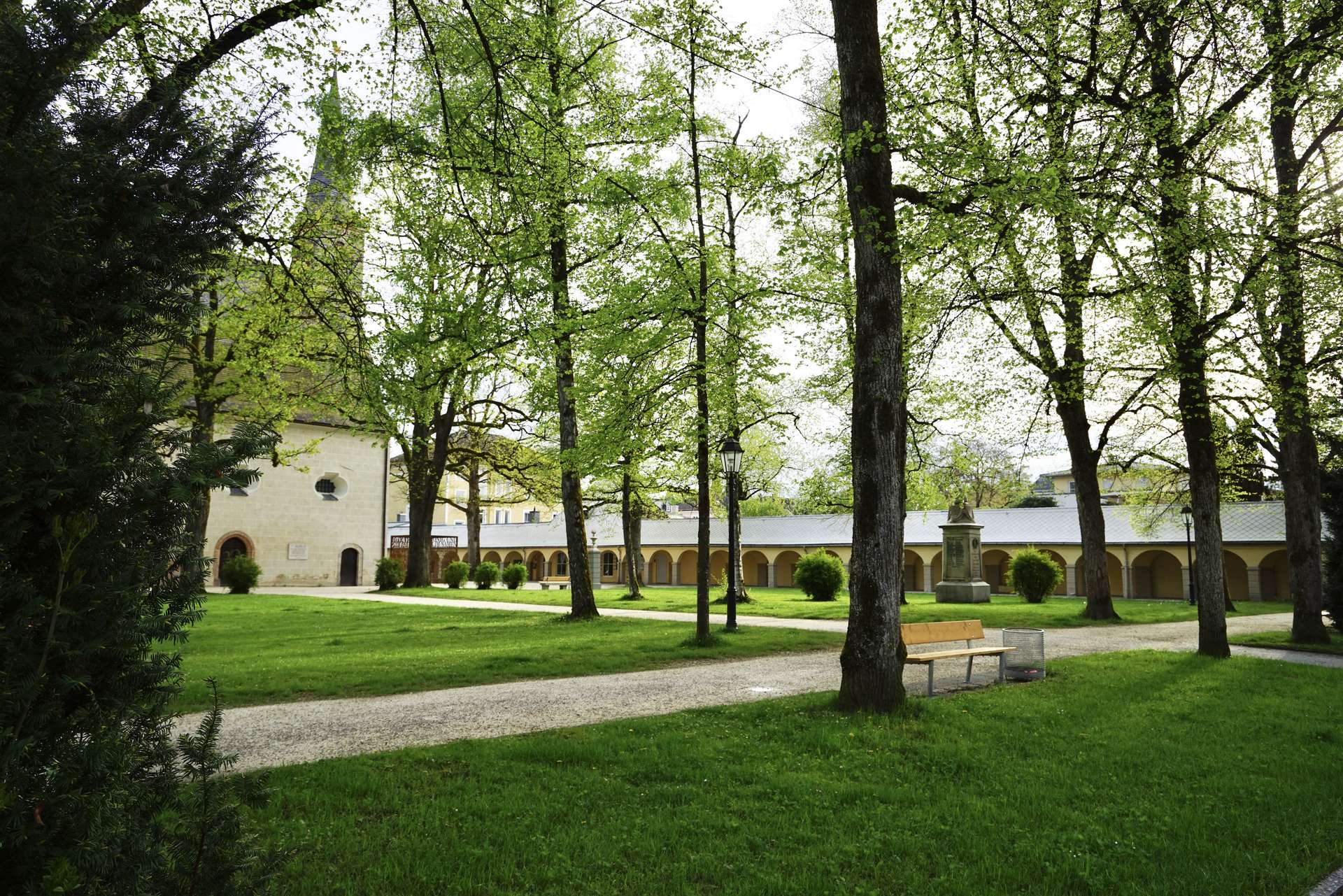 Stadtpark genau gegenüber