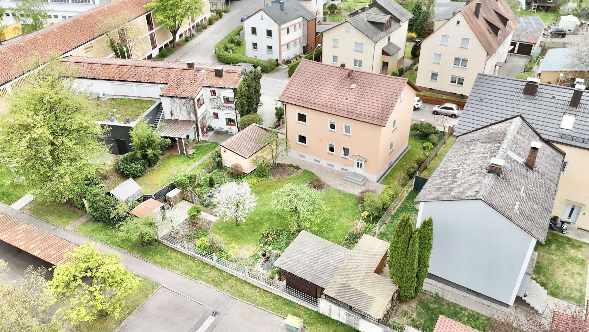 Mehrgenerationenhaus mit Garten, Garage, uvm. 