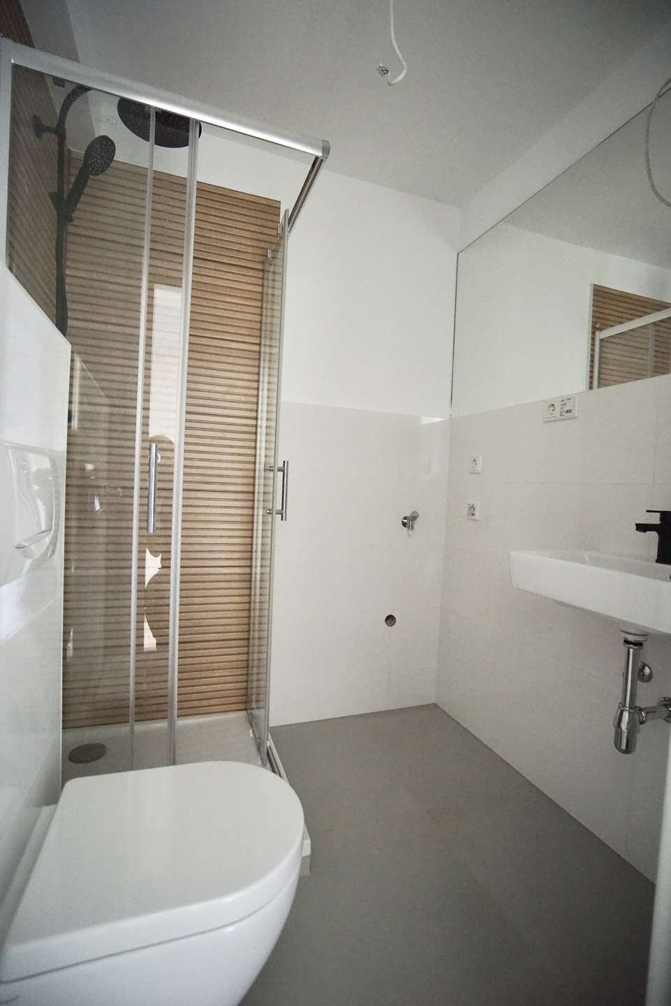 exklusives Bad mit Dusche 