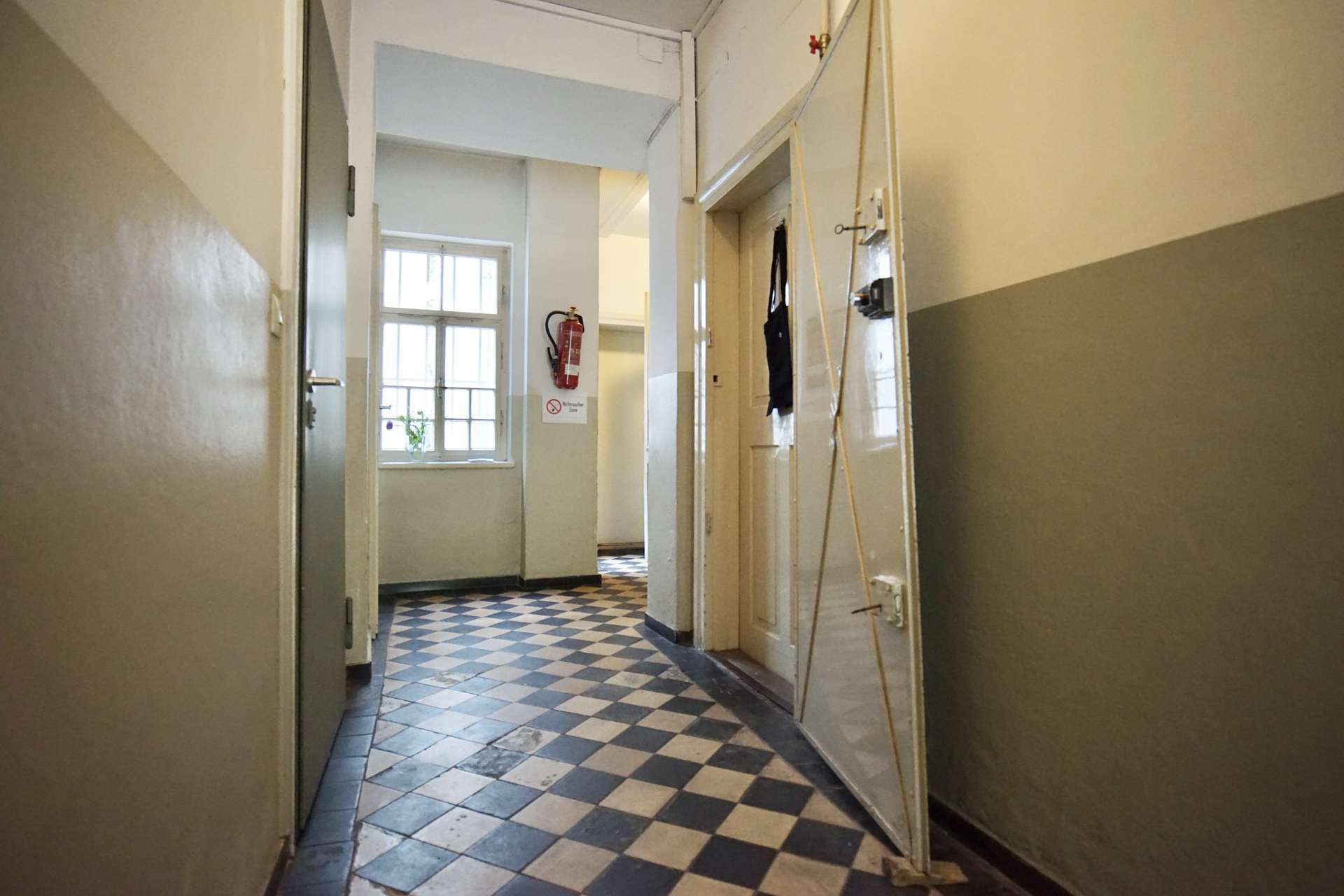 3x Gewerbe + 4x Wohnung