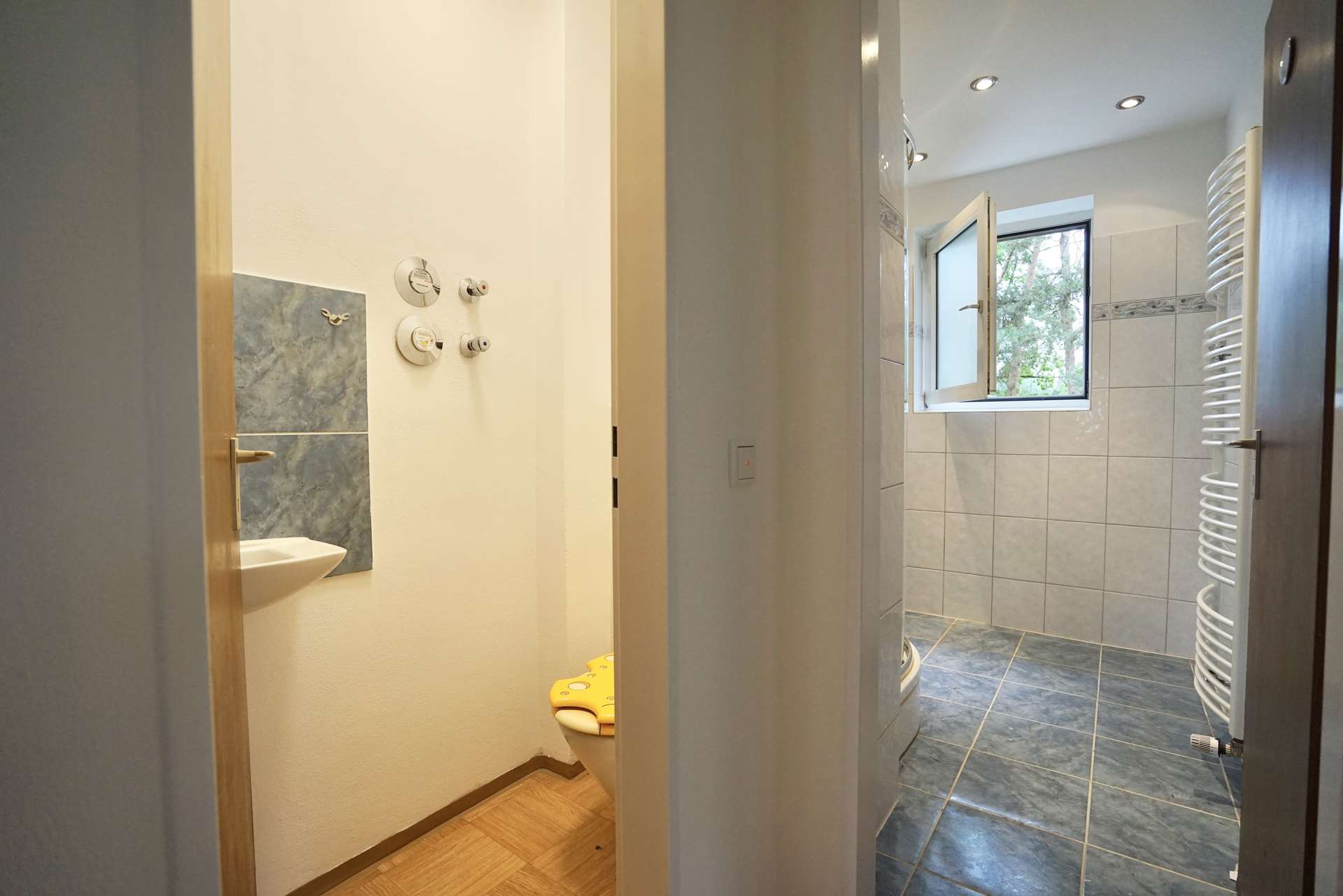 WC & Bad getrennt - ideal für Familien 