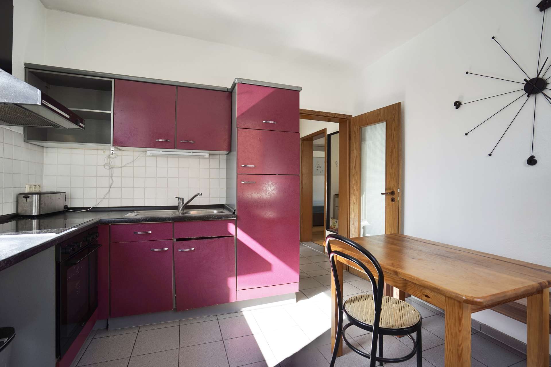 … Kühlschrank, Mikrowelle, Herd - alles inklusive 