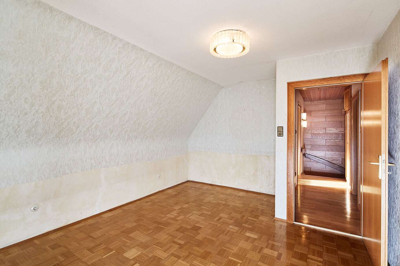 Schlafzimmer mit Balkonzugang 