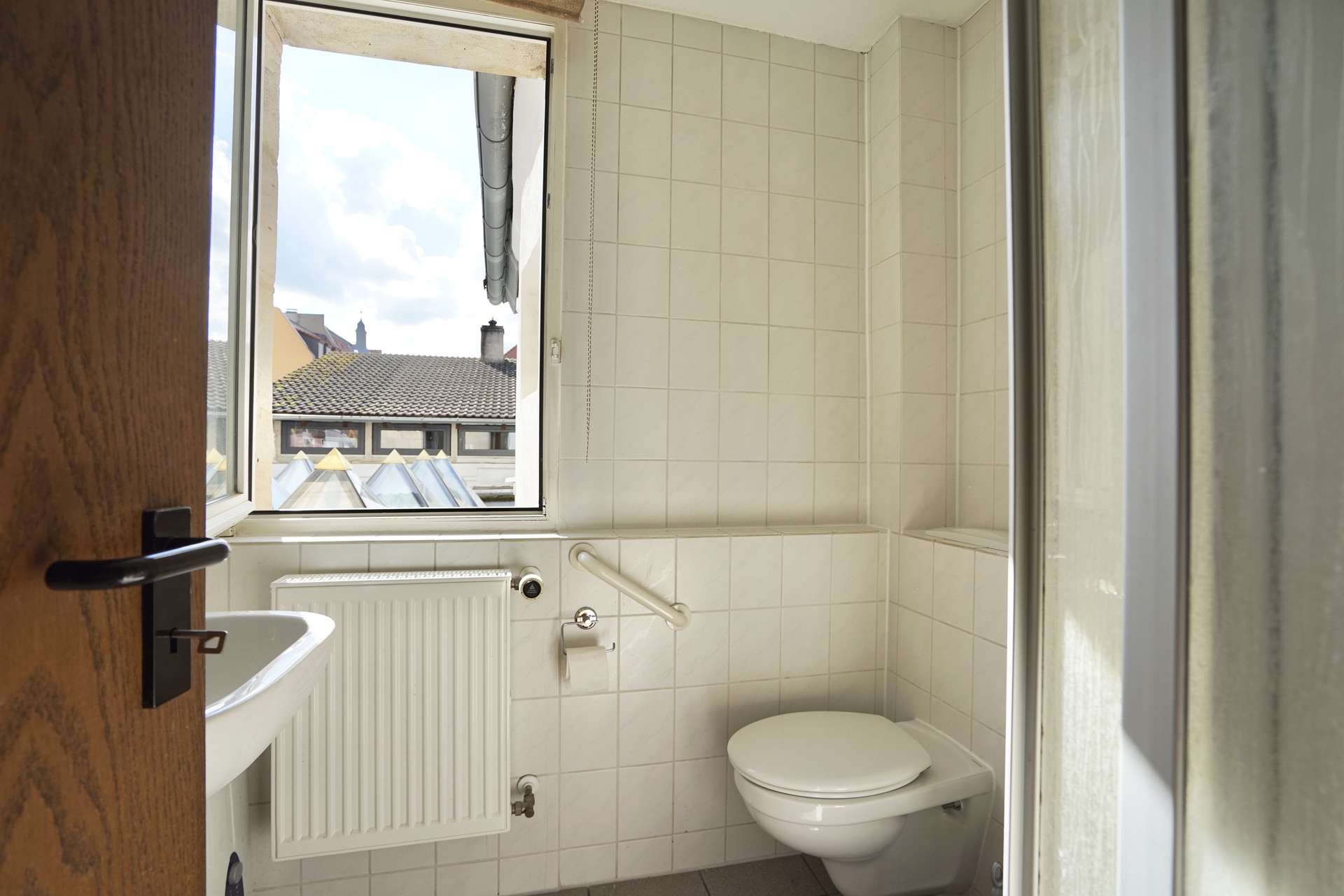 Bad mit Fenster & Dusche 